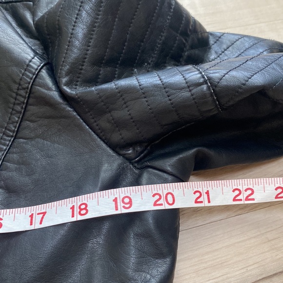 Xhilaration Womens L/XL Black Faux Leather Moto Jacket. Zipper front and 2 pocke - Picture 11 of 14
